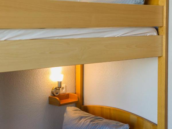 acama Hotel & Hostel Kreuzberg : photo 5 de la chambre chambre quintuple