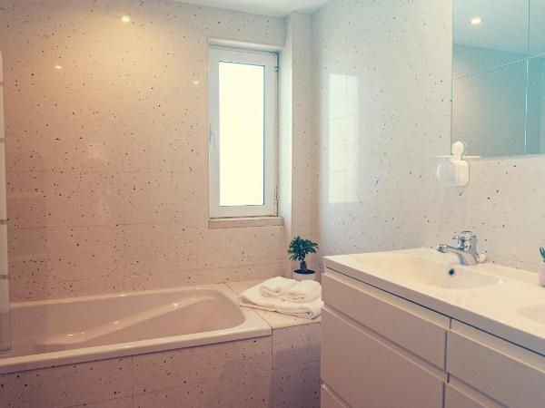 Pine House - Faro Airport, Beach and City Center : photo 7 de la chambre chambre double standard avec salle de bains commune