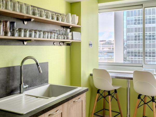 Chambre d'hôtes Au Coeur De NancyB&B : photo 3 de la chambre chambre familiale avec salle de bains commune