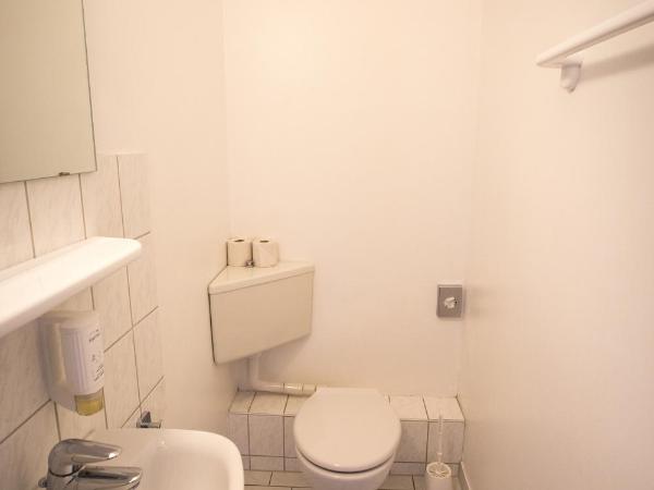 acama Hotel & Hostel Kreuzberg : photo 9 de la chambre chambre quadruple