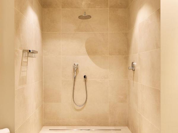 Hotel FRANQ : photo 6 de la chambre suite junior