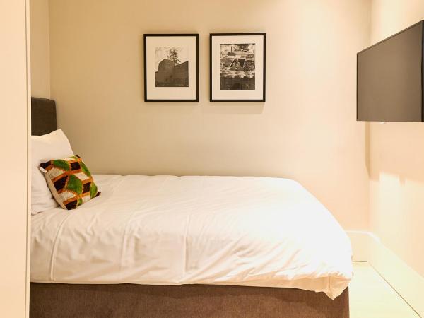 Hotel FRANQ : photo 7 de la chambre chambre familiale