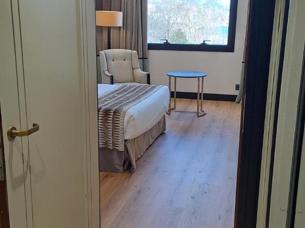 Hotel Bahía : photo 3 de la chambre chambre double ou lits jumeaux (1 adulte) - vue sur ville