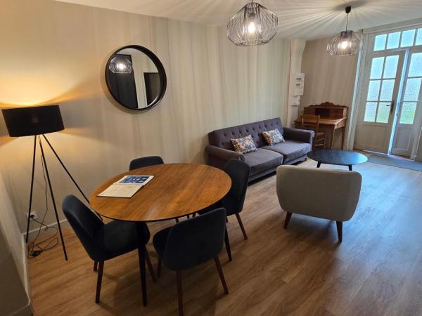 Au Loup Historic Apartments : photo 1 de la chambre appartement 2