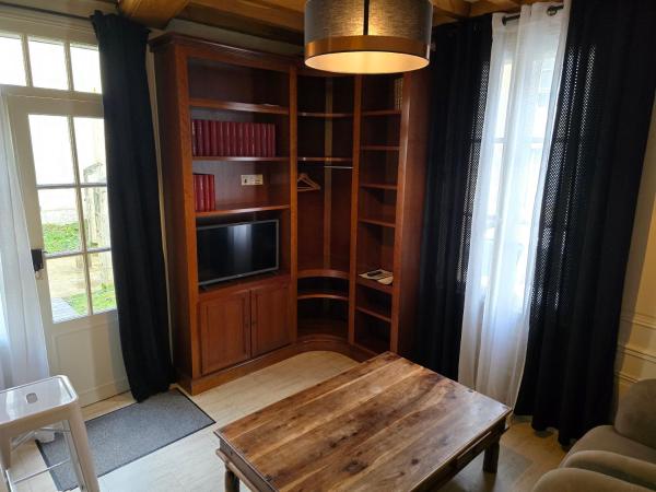 Au Loup Historic Apartments : photo 10 de la chambre appartement 1