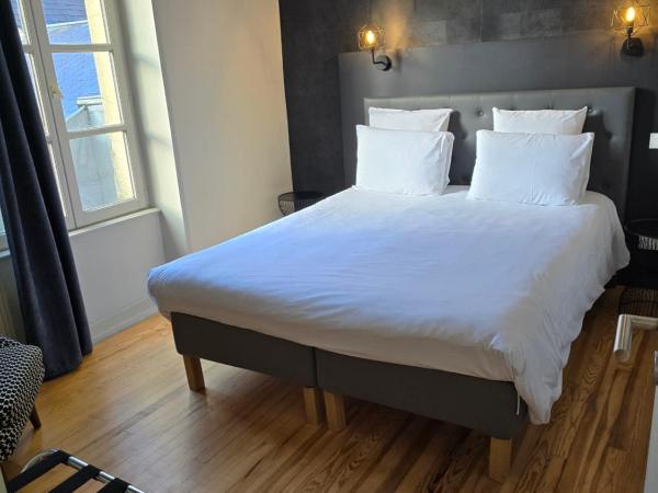 Au Loup Historic Apartments : photo 7 de la chambre appartement 5