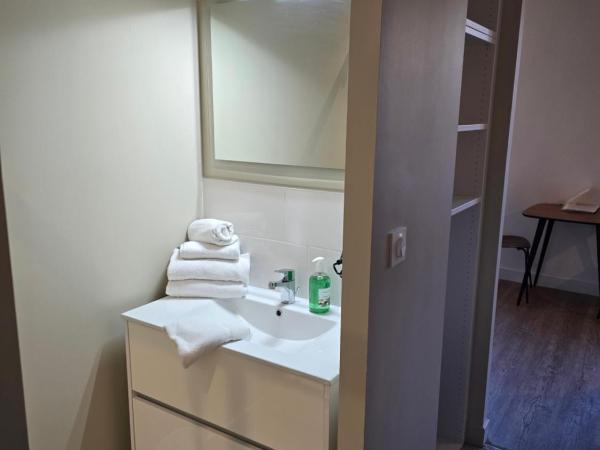 Au Loup Historic Apartments : photo 6 de la chambre appartement 6