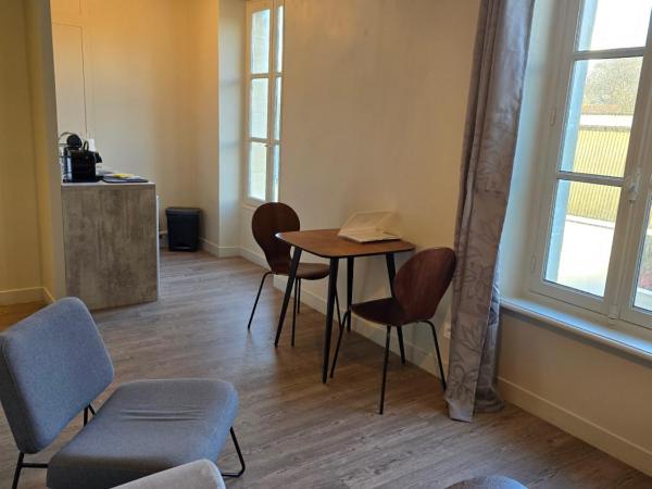 Au Loup Historic Apartments : photo 2 de la chambre appartement 6