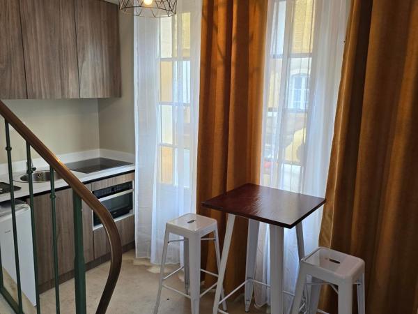 Au Loup Historic Apartments : photo 8 de la chambre appartement 4