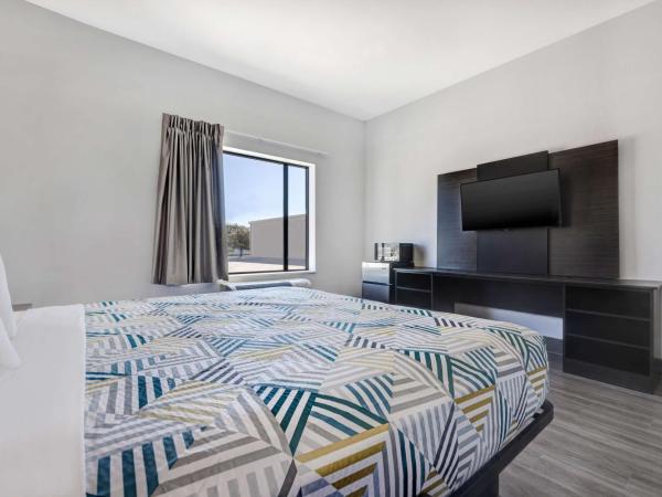 Motel 6 Dallas, TX Methodist Charlton Medical Ctr : photo 4 de la chambre chambre lit king-size - accessible aux personnes à mobilité réduite - non-fumeurs