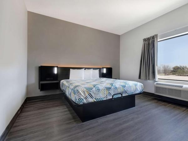 Motel 6 Dallas, TX Methodist Charlton Medical Ctr : photo 3 de la chambre chambre lit king-size - accessible aux personnes à mobilité réduite - non-fumeurs