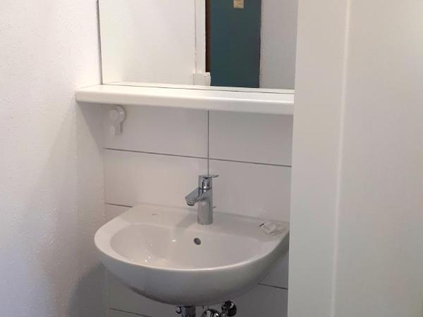 Jugendherberge Innsbruck - Youth Hostel : photo 7 de la chambre chambre simple avec salle de bains privative