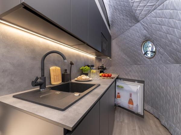 Glamping escape to the stars under Prague skyline : photo 3 de la chambre tente