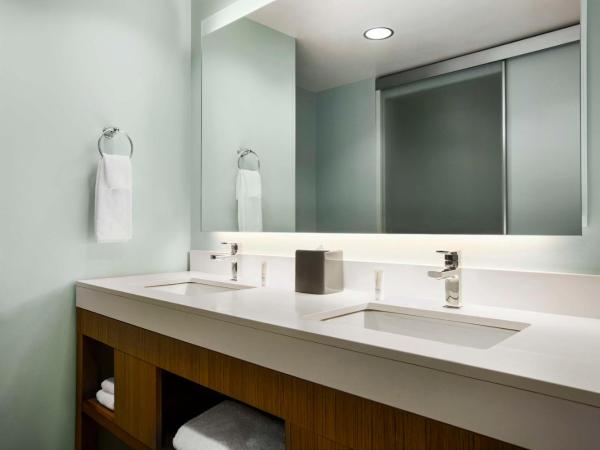 Hyatt Place Columbia/Downtown/The Vista : photo 1 de la chambre queen suite with two queen beds and accessible tub - disability access