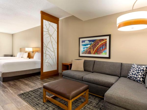 Hyatt Place Columbia/Downtown/The Vista : photo 4 de la chambre queen suite with two queen beds and accessible tub - disability access