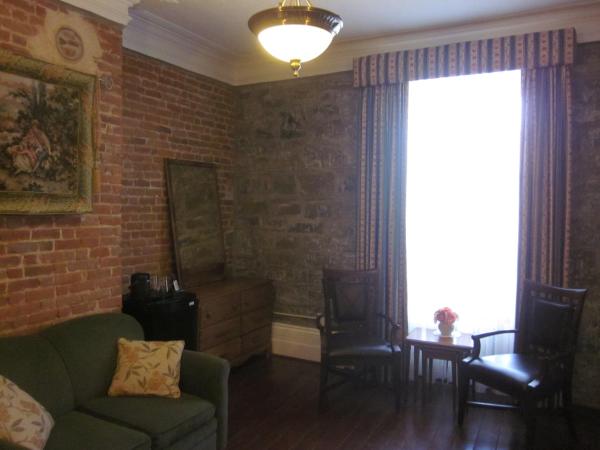 Hôtel Manoir de l'Esplanade : photo 2 de la chambre suite de luxe avec 2 lits queen-size