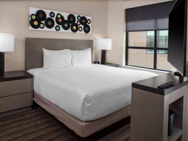 Hyatt House Nashville Downtown-Convention Center : photo 3 de la chambre king studio suite with kitchen and sofa bed