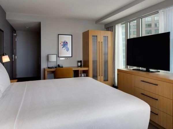 Hyatt Place Boston/Seaport District : photo 1 de la chambre chambre lit king-size - vue sur port