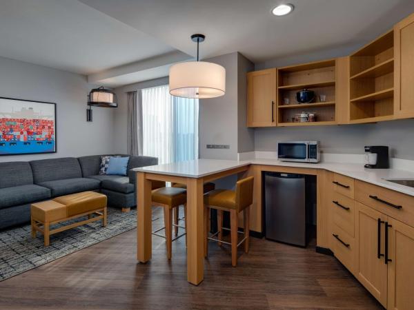 Hyatt Place Boston/Seaport District : photo 1 de la chambre suite 1 chambre lit king-size avec canapé-lit