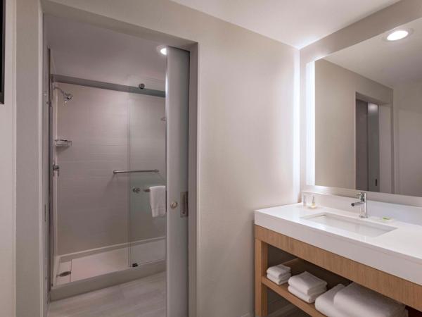 Hyatt Place Austin Lake Travis/Four Points : photo 4 de la chambre chambre lit king-size avec canapé-lit