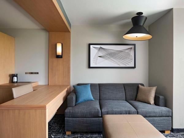 Hyatt Place Austin Lake Travis/Four Points : photo 5 de la chambre chambre lit king-size avec canapé-lit