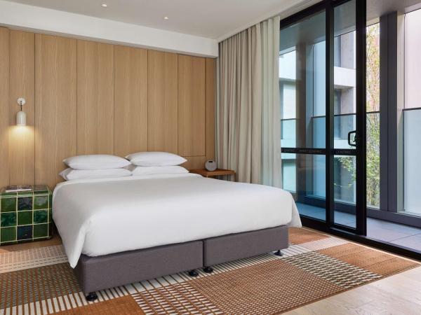 Hyatt Centric Melbourne : photo 6 de la chambre chambre lit king-size avec balcon