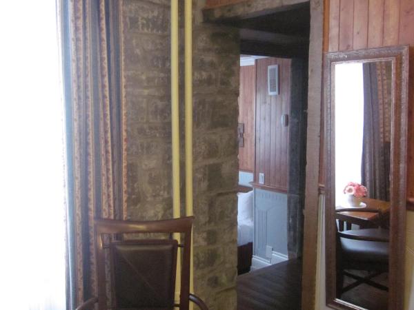 Hôtel Manoir de l'Esplanade : photo 4 de la chambre suite de luxe avec 2 lits queen-size