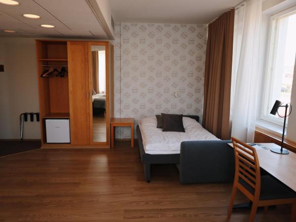 Hesehotelli Turku Linja-autoasema : photo 9 de la chambre grande chambre quadruple