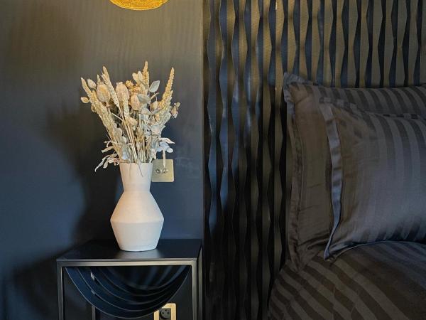 Mas Escala Suites & Spa : photo 5 de la chambre chambre lit queen-size avec baignoire spa