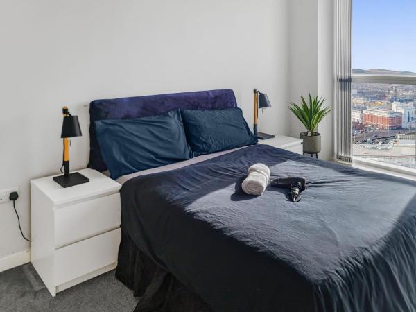 Sky High Ensuite Bedroom in Shared Apartment in Belfast City Centre : photo 3 de la chambre chambre double deluxe - vue sur mer