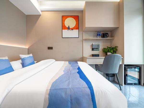 Yozo Serviced Apartment : photo 2 de la chambre studio avec balcon 