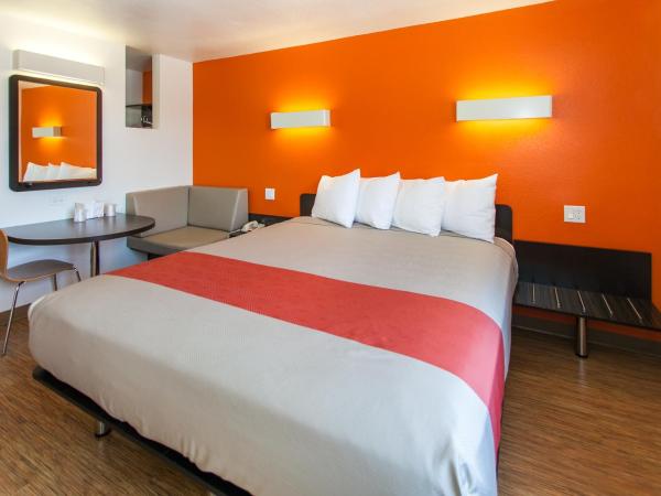 Motel 6 Hollywood : photo 6 de la chambre chambre lit king-size