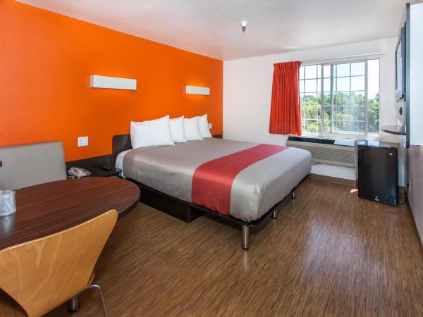 Motel 6 Hollywood : photo 2 de la chambre chambre lit king-size