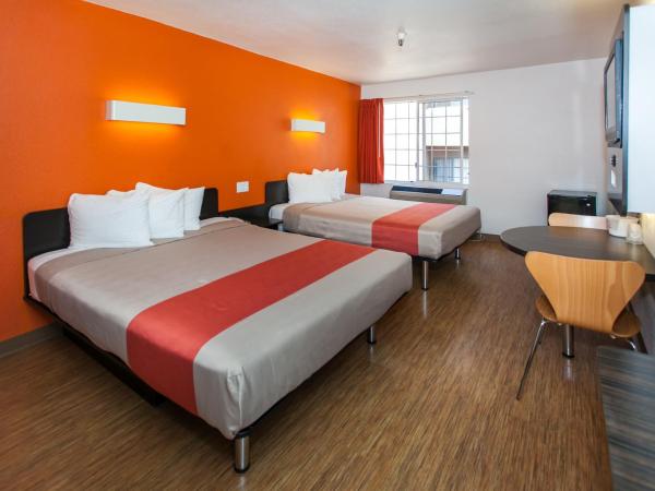 Motel 6 Hollywood : photo 4 de la chambre chambre avec 2 grands lits queen-size 