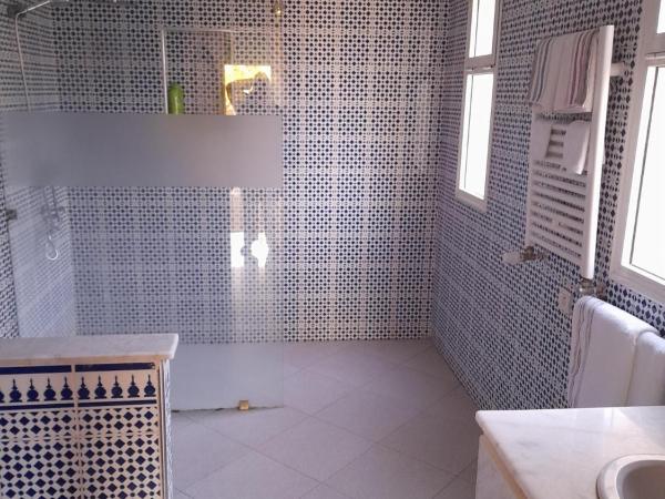 Riad TANJIL : photo 4 de la chambre chambre familiale avec salle de bains privative