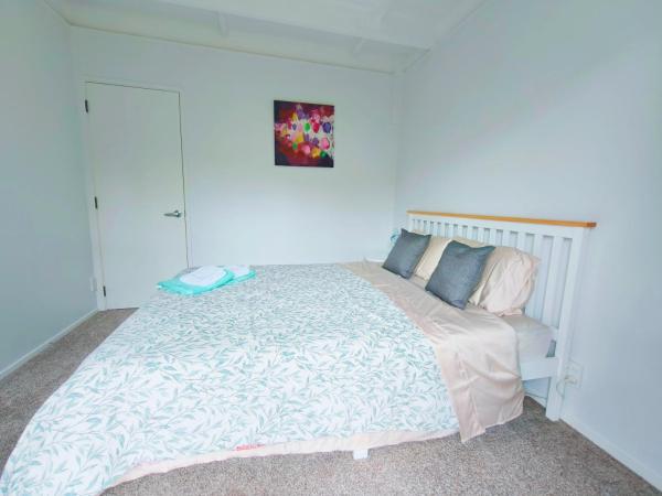 Sunny Cosy Rooms in Auckland Nice Garden Bush View : photo 5 de la chambre chambre double avec balcon