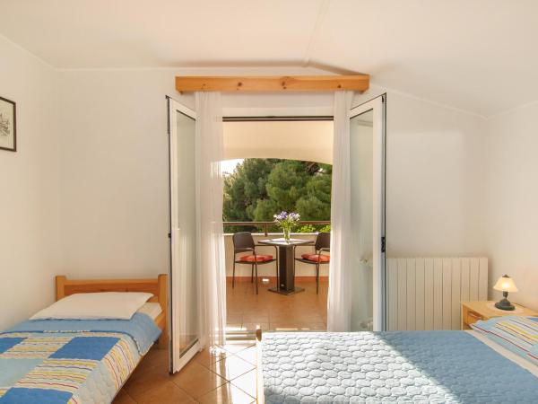 Bed and Breakfast Ritosa : photo 4 de la chambre chambre double - vue sur jardin