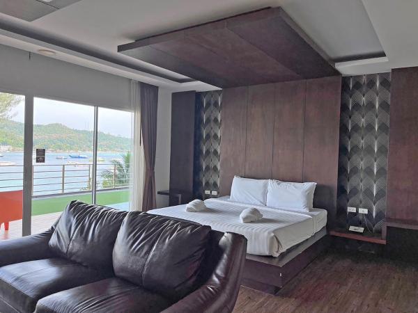 Phi Phi Cliff Beach Resort : photo 3 de la chambre chambre double deluxe - vue sur mer