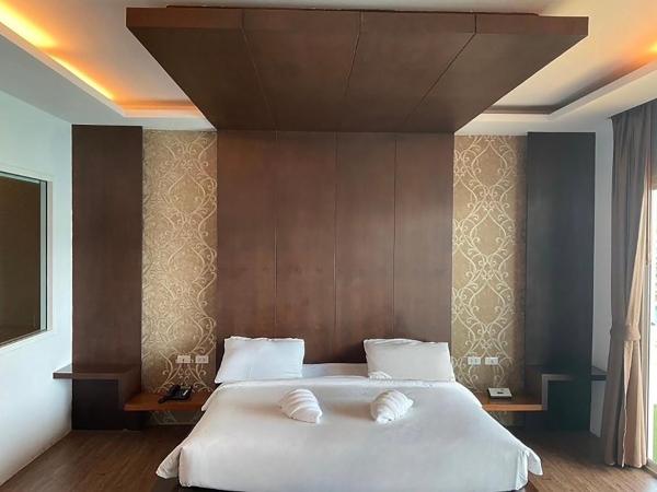 Phi Phi Cliff Beach Resort : photo 1 de la chambre chambre double de luxe avec piscine - vue sur mer