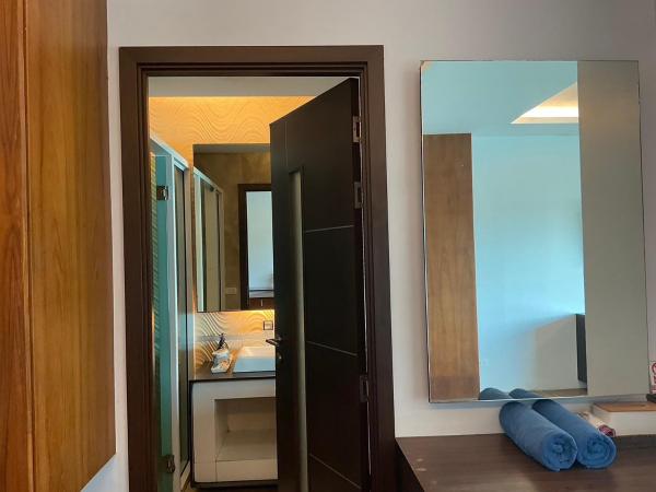 Phi Phi Cliff Beach Resort : photo 9 de la chambre chambre double de luxe avec piscine - vue sur mer