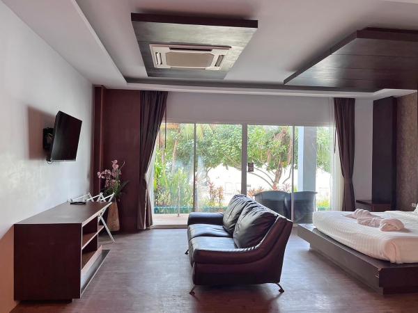 Phi Phi Cliff Beach Resort : photo 3 de la chambre chambre double de luxe avec piscine - front de mer