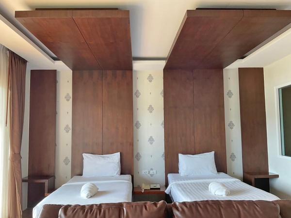 Phi Phi Cliff Beach Resort : photo 1 de la chambre chambre lits jumeaux de luxe avec vue sur mer