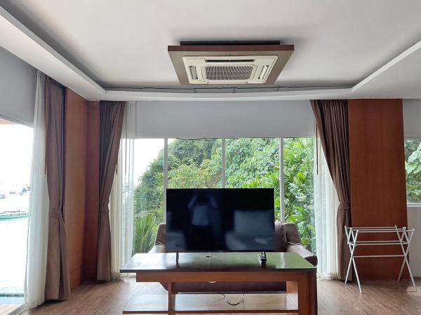 Phi Phi Cliff Beach Resort : photo 7 de la chambre chambre lits jumeaux de luxe avec piscine - vue sur mer