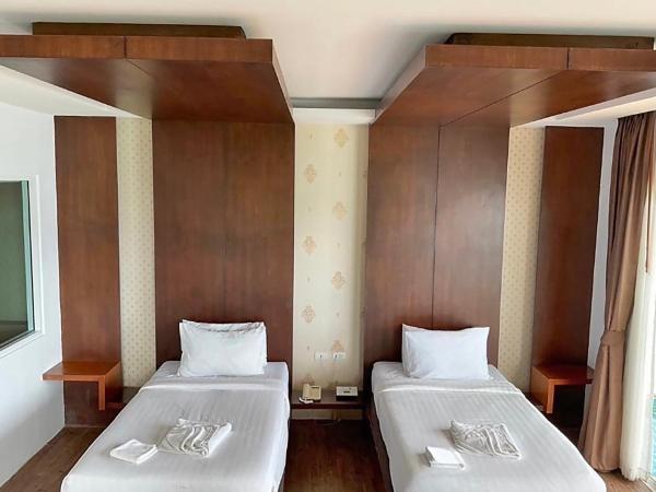 Phi Phi Cliff Beach Resort : photo 1 de la chambre chambre lits jumeaux de luxe avec piscine - vue sur mer