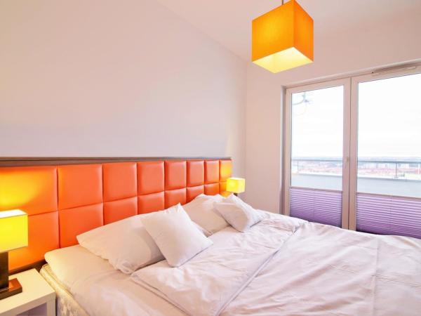 High Tower Szczecin : photo 2 de la chambre studio lit king-size avec canapé-lit