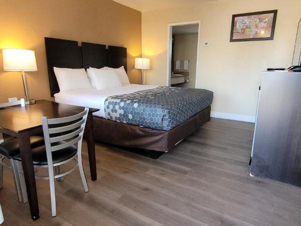 Econo Lodge Sacramento Convention Center : photo 6 de la chambre chambre lit queen-size - non-fumeurs