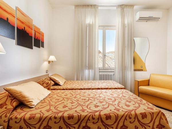 Hotel Minerva : photo 4 de la chambre chambre triple Économique