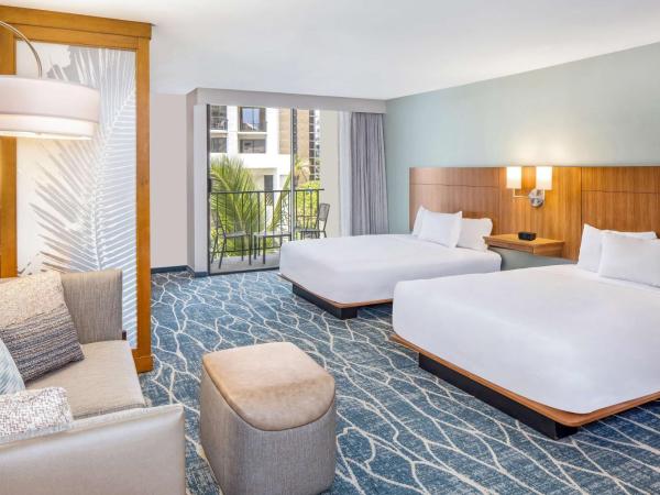 Hyatt Place Waikiki Beach : photo 6 de la chambre specialty queen room with two queen beds with sofa bed and city view