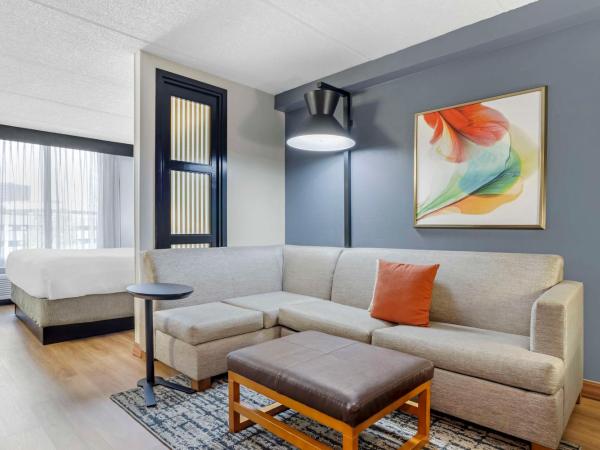 Hyatt Place Houston-North : photo 2 de la chambre chambre lit king-size avec canapé-lit - Étage supérieur