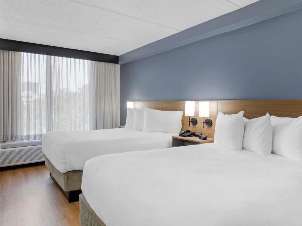 Hyatt Place Houston-North : photo 1 de la chambre chambre avec 2 lits doubles et canapé-lit